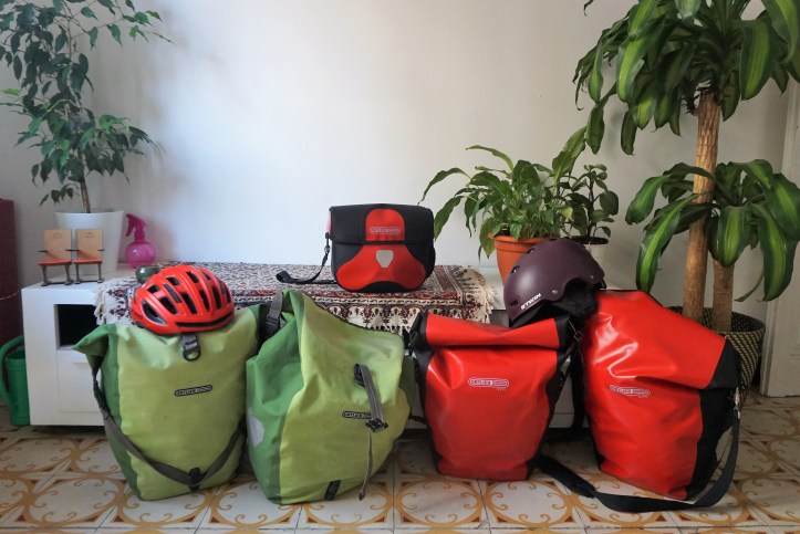 Omplint les alforges, moment de preparació